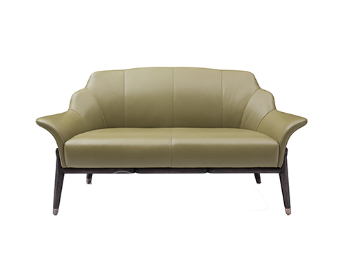 意大利進口小黃牛皮+歐洲进口橡木，三人位沙發<br>L2100 * W826 * H820mm<br>L-S 011