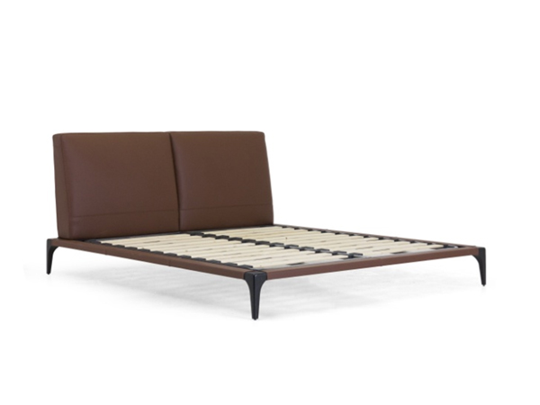 不銹鋼腳架+真皮<br> 請注意 價格不包褥床品<br>L1900*W2300*H950<br>L-B 008