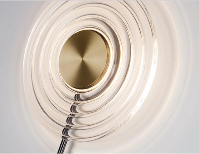 漣漪光壁燈<br>尺寸 :  280 x 44 x 540mm<br>12 W<br> SP 007