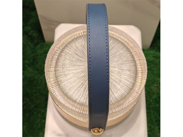 藍皮革便攜燈<BR>直徑 160 x 100mm  <BR> SP 011