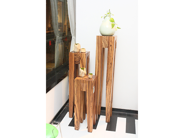 烏金木_花架   (低) .<br>尺寸：240 x 240 x 730 mm <br>AF-SM-007