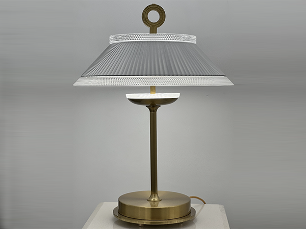 精緻枱燈金黃銅拉絲 + 進口亞克力+ 布藝<BR>D480 x H800<BR>CM - L - 005